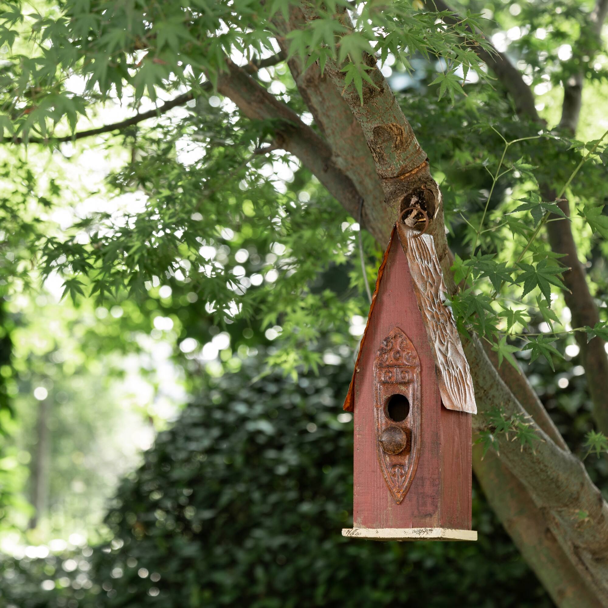 Glitzhome® 13.23'' Distressed Wooden Birdhouse